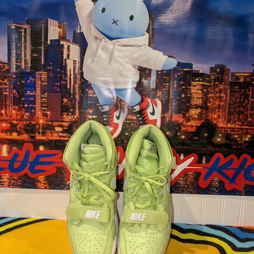 $225 JORDAN LEGACY 312 GHOST GREEN Men's  Size#11 *Pre-Owne- Clean* $225 OBO